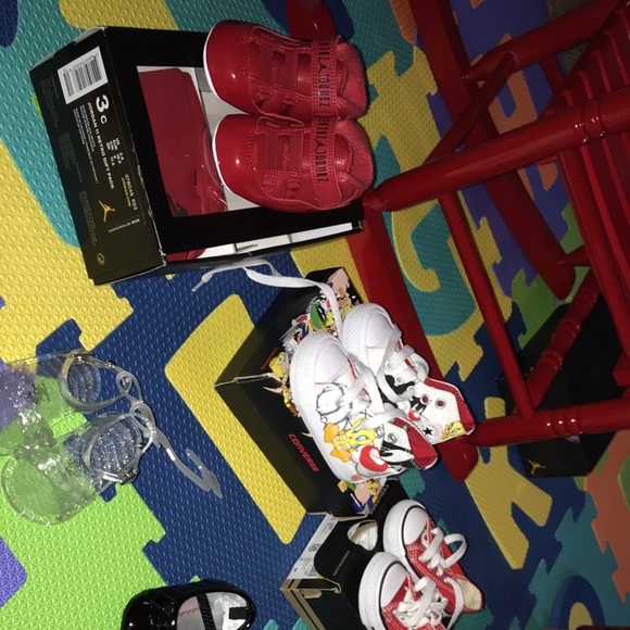 Infant shoes - Picture 1 of 2